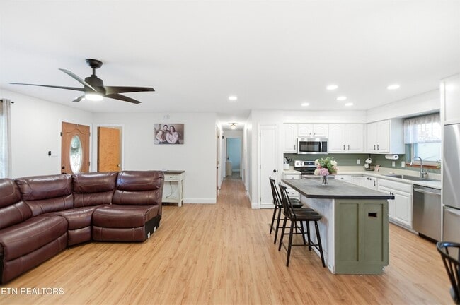 Building Photo - 1501 Woodbury Ct