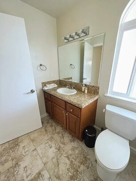 Building Photo - 112 Vineyard Ct