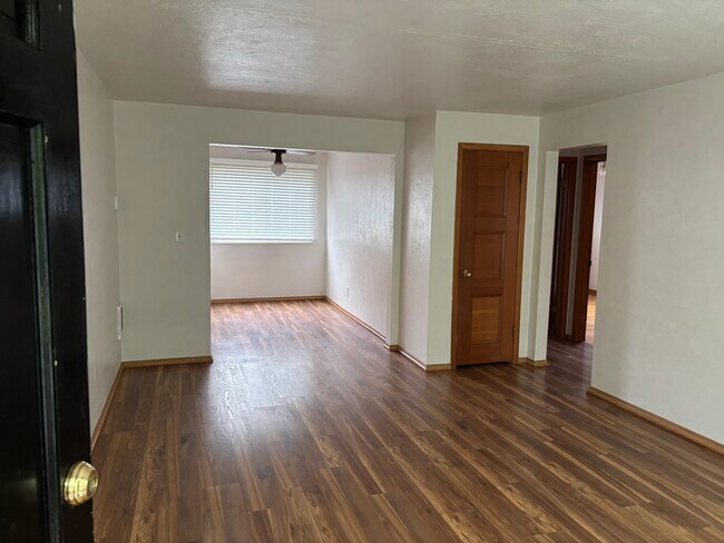 Building Photo - SD-0111