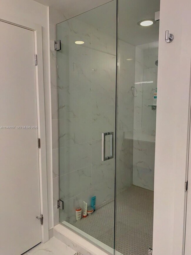 Building Photo - 16385 Biscayne Blvd