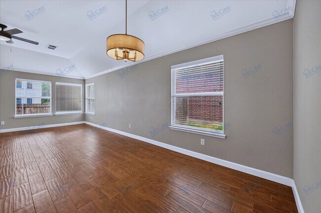 Building Photo - 9917 Channing Rd