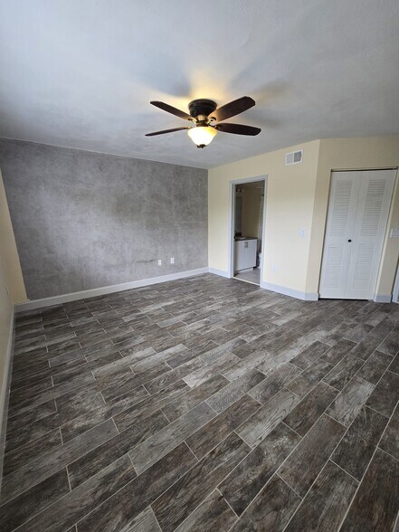 Building Photo - 5025 Wiles Rd