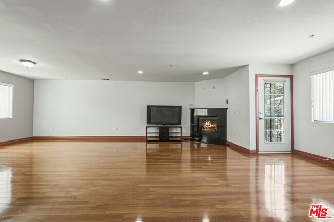 Building Photo - 1559 W 207th St
