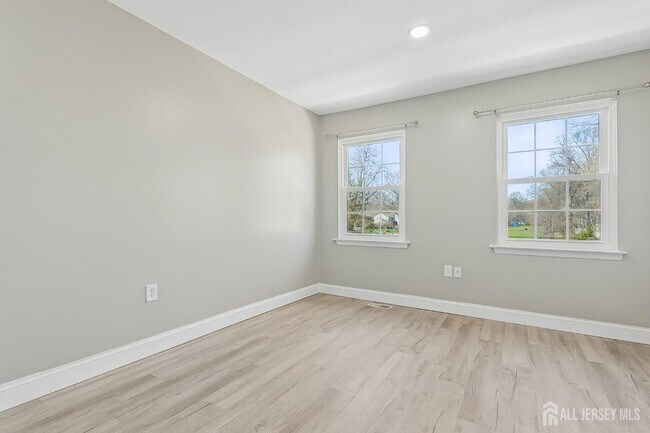 Building Photo - 1216 Thomas Ave