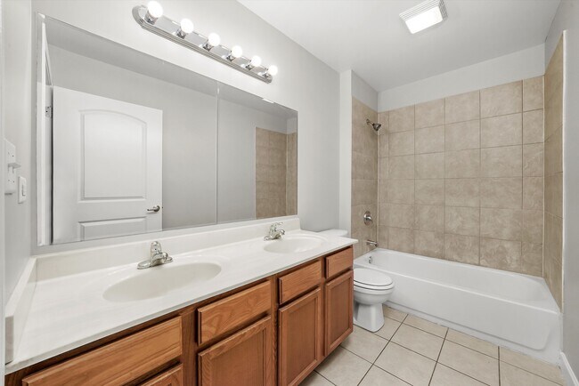 Building Photo - 3423 Ridgeland-301