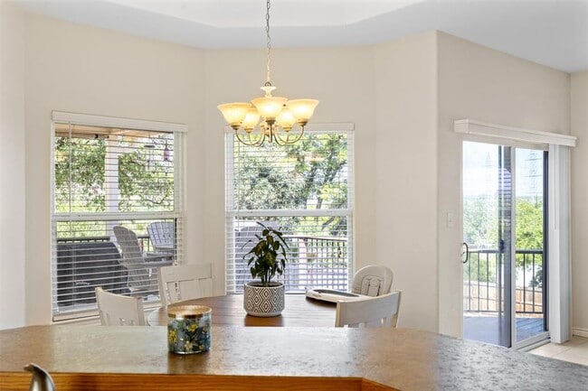 Building Photo - 104 Kings Way