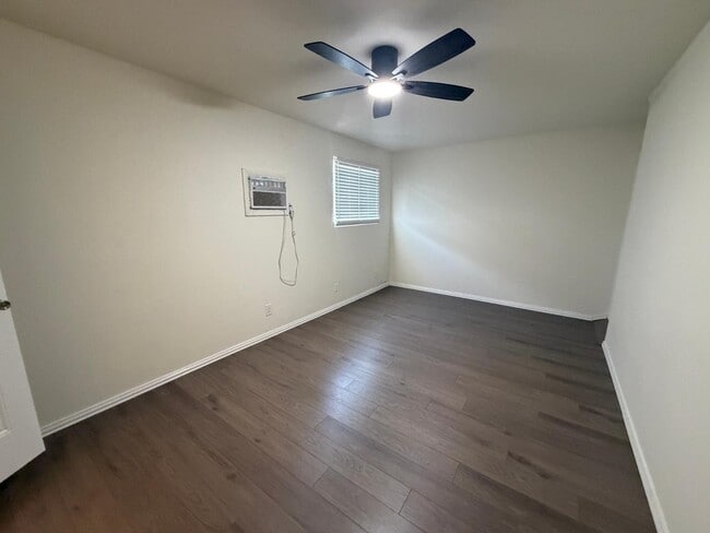 Building Photo - 1244 E Susan Ln