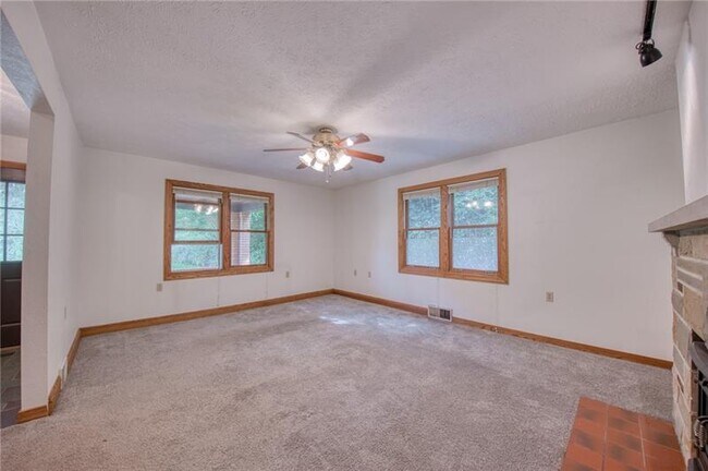 Building Photo - 4465 Mt Troy Rd Ext