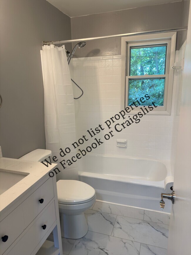 Building Photo - 13 Pawling St