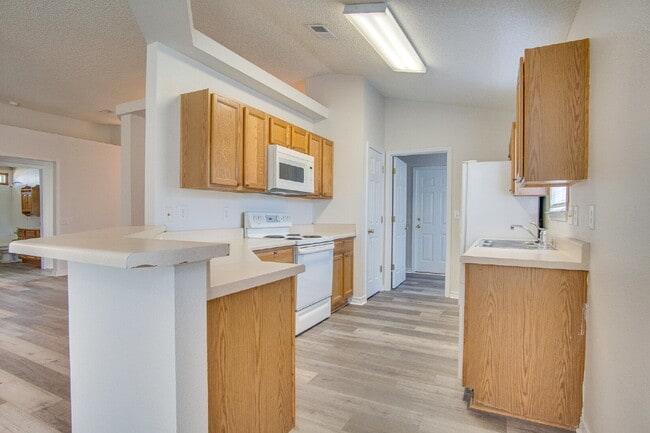 Building Photo - Move In for the Holidays! Lakefront Shadow Lakes Home – $500 Off First Month & ½ Deposit for Mili...