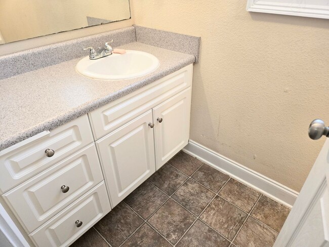 Building Photo - Eagles Landing 4 Bedroom/4 Bath condo Available for Fall 2026!!