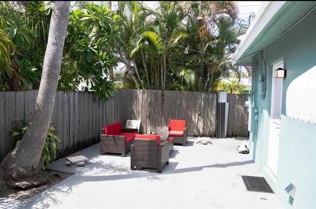 Building Photo - 1128 N 16th Ave