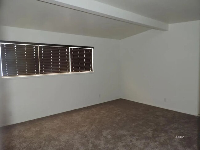 Building Photo - 409 N Sanders St