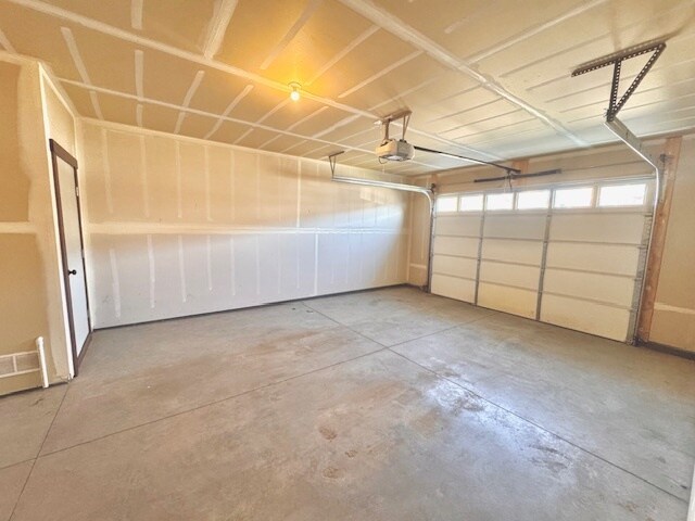 Building Photo - 1306 Fozzie Ln