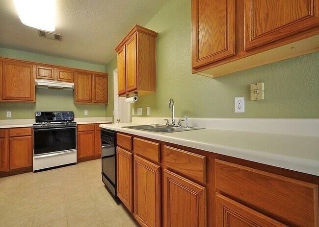 Building Photo - 6150 Jumano Ln