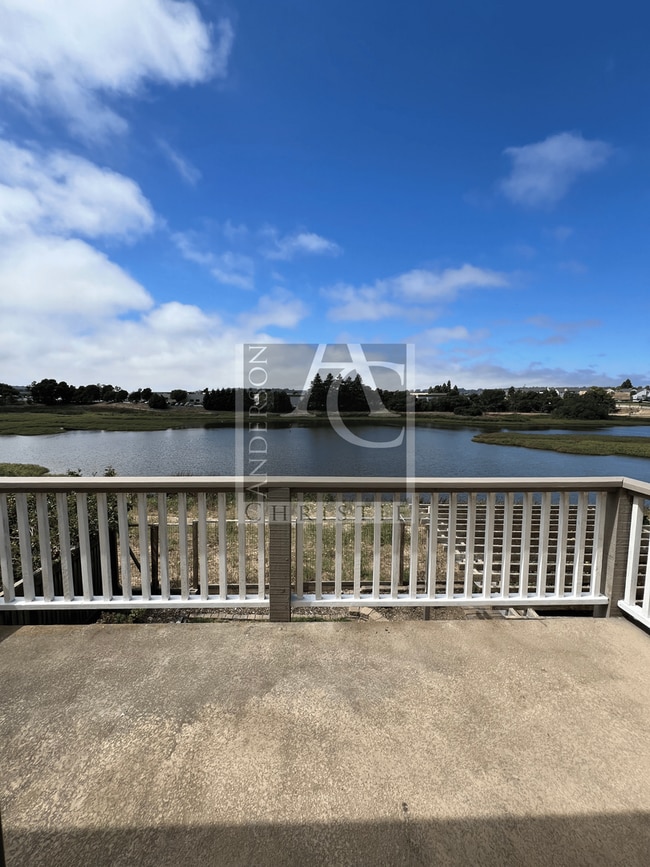 Building Photo - 4br in Bay Breeze Community