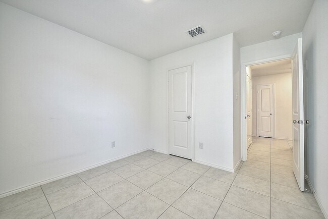 Building Photo - 336 Dry Cyn Wy