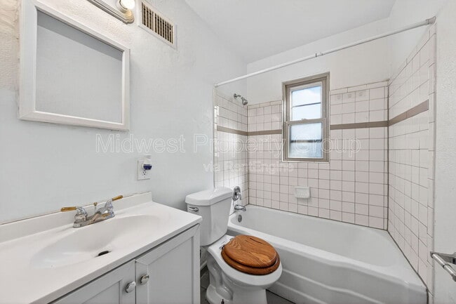 Building Photo - 334 Mueller Ave