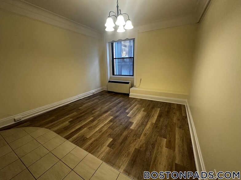 Building Photo - 62 Boylston St