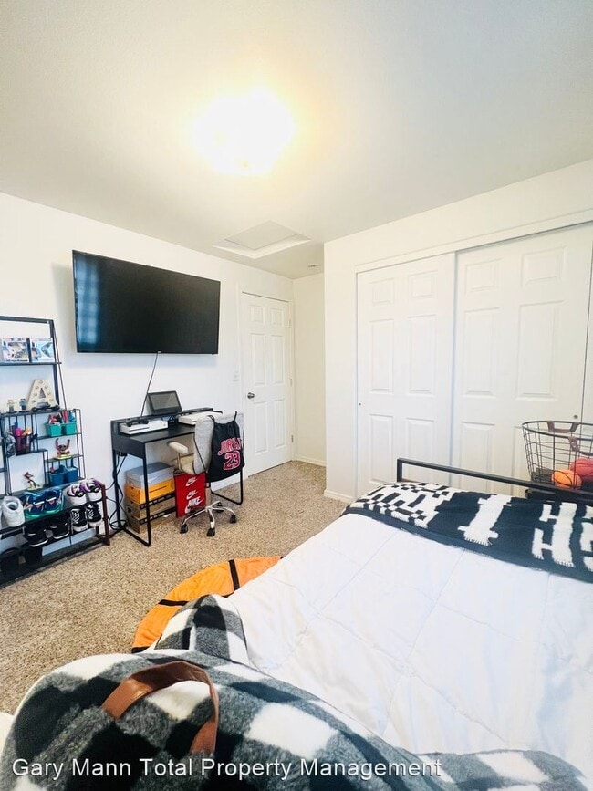 Building Photo - 3 br, 2.5 bath House - 714 N Penrose St