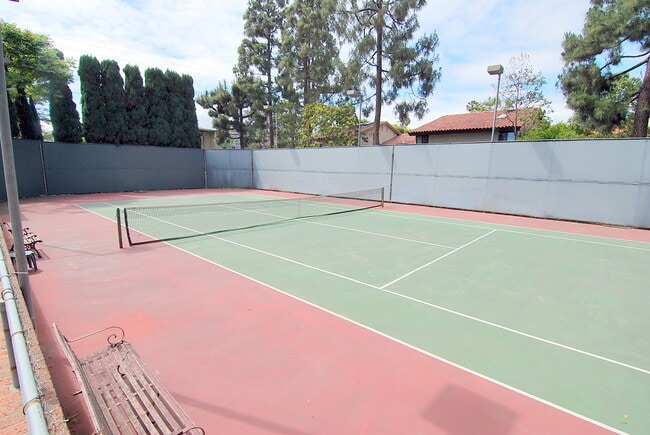 Building Photo - Resort-Style 2BD/2BA w/ Pool, Tennis Courts & 2 Parking Spaces