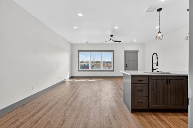 Building Photo - BRAND NEW TOWNHOME IN AMMON IDAHO 3 BED2.5 BATH WITH 2 STALL GARAGE