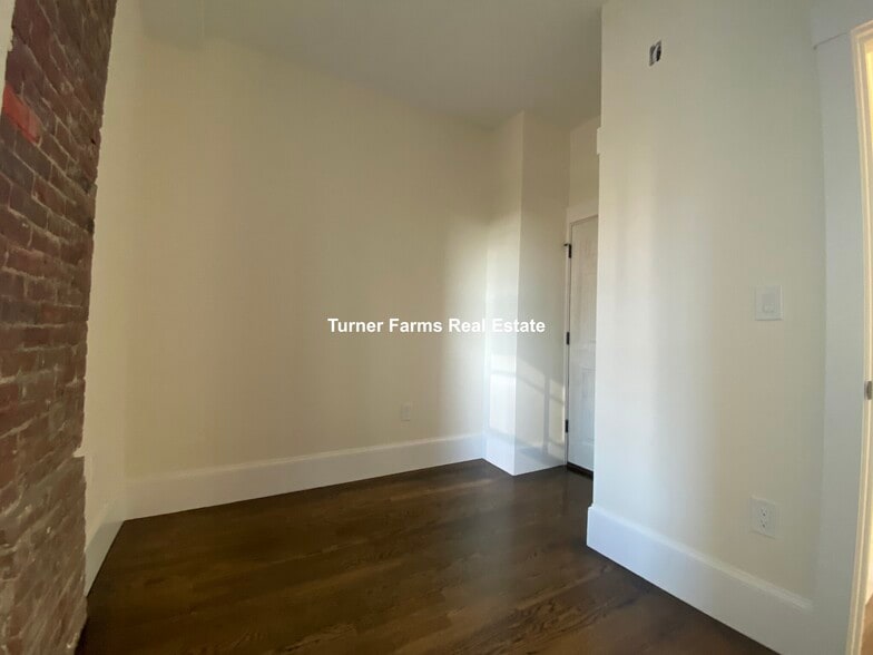 Building Photo - 261B W Newton St