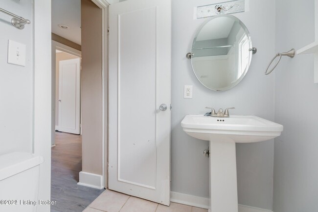 Building Photo - 248 Kennedy Ave