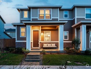 Building Photo - Luxury Living in Reed’s Crossing – Designe...