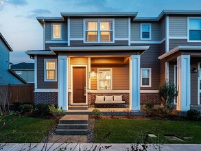 Building Photo - Luxury Living in Reed’s Crossing – Designe...