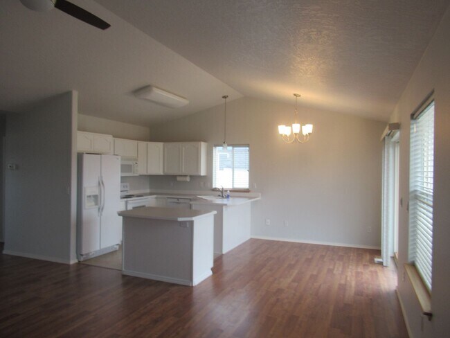 Building Photo - Beautiful home in Fieldstone Post falls