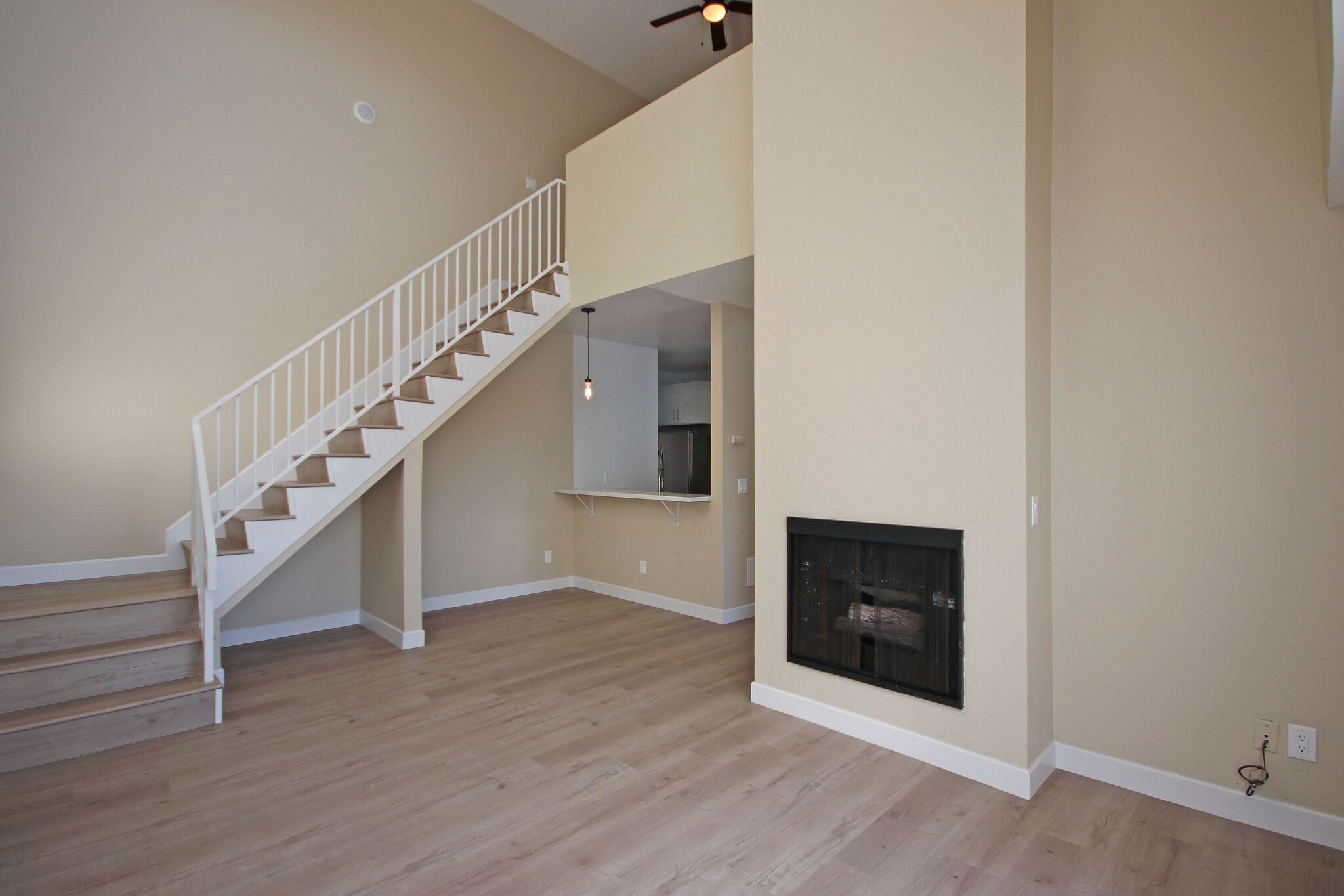 Building Photo - 156 S Oak Knoll Ave