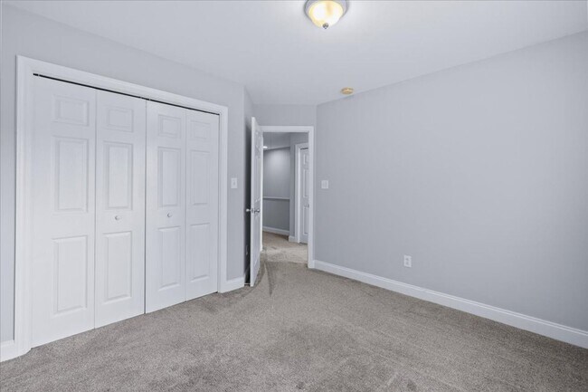 Building Photo - 830 E Duffy St
