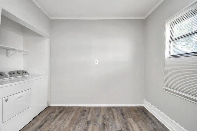Building Photo - 1507 Laird St