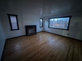 Building Photo - 1465 W 7th Ave
