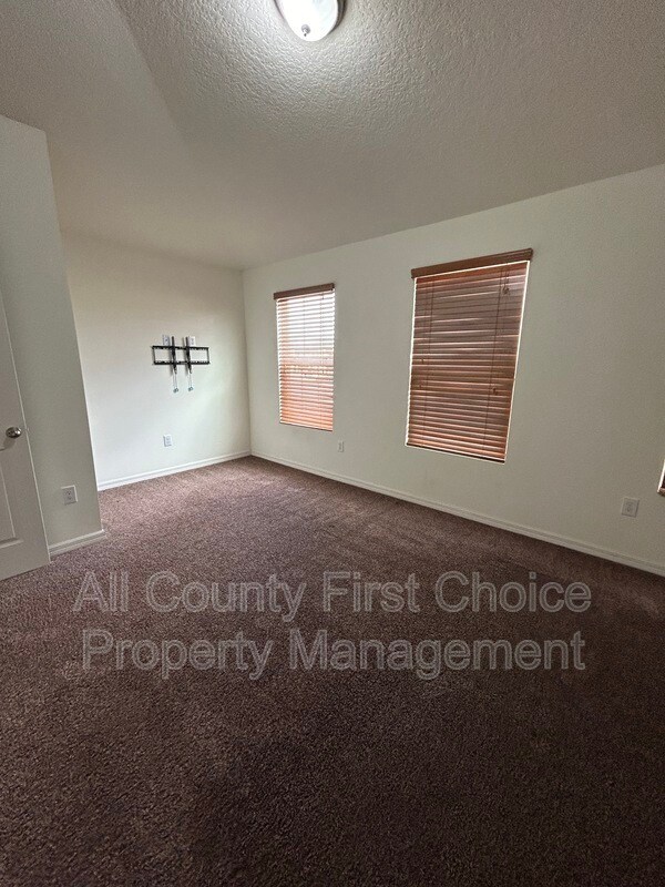 Building Photo - 6830 40th Ln N