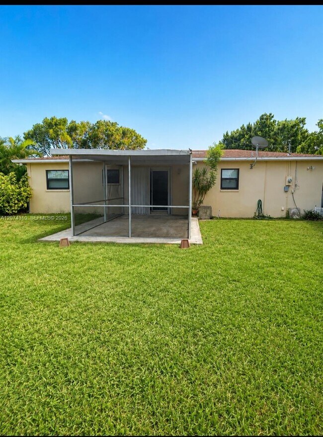 Building Photo - 539 Sabal Palm Dr