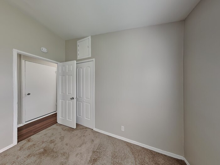 Building Photo - 120 Brookside Dr