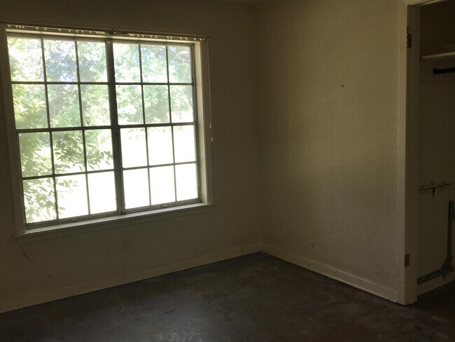 Building Photo - 30610 LA-9