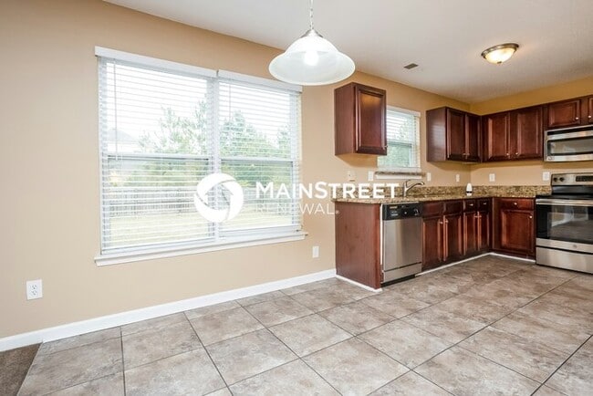 Building Photo - 5 Bedroom Pet-Friendly Home in Fairburn, GA with Main Street Renewal