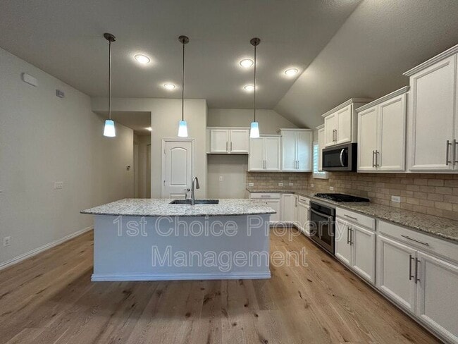 Building Photo - 952 Pinnacle Ridge Rd