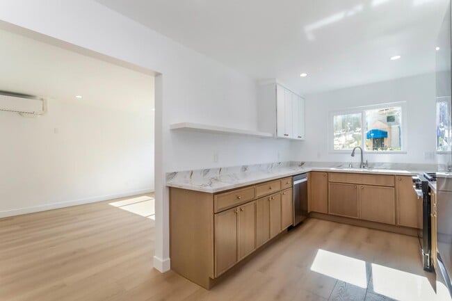 Building Photo - 713 New Depot St