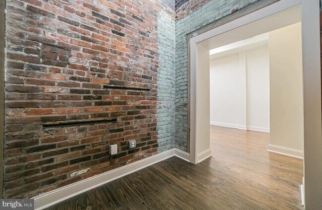 Building Photo - 1733-35 Chestnut St