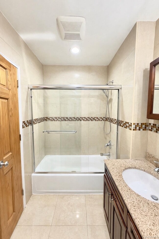 Building Photo - 15-63-63 Murray St