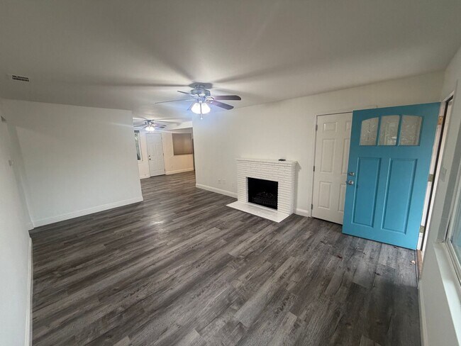 Building Photo - 3 Bedroom | 1 Bathroom | Single family with pool