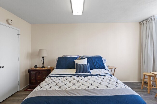 Building Photo - Heart of Waikiki | Kitchen | Free Parking ...