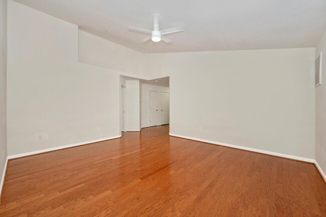 Building Photo - Elevator Condo in Frederick Pent House Level