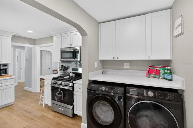 Building Photo - 741 Lantana Ave