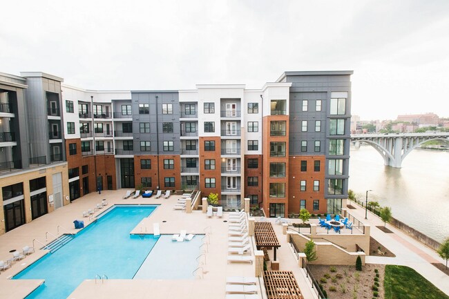 Building Photo - 151 E Blount Ave