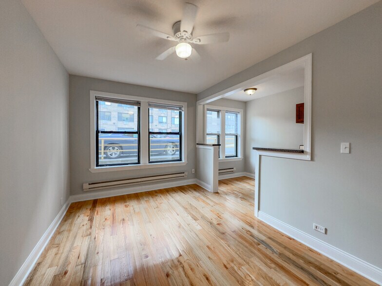 Building Photo - 516 W Melrose St